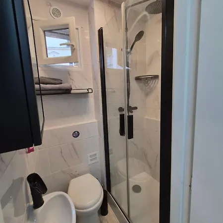 Studette Cosy Ideal Pour Un Parisien Métro Duroc *